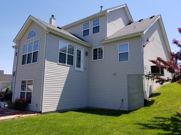 Vinyl Siding Services Hillsboro MO - Edwards Roofing - 20170515_120602